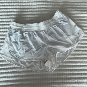 Lulu Hotty Hot 2.5” Shorts - White - Lowrise